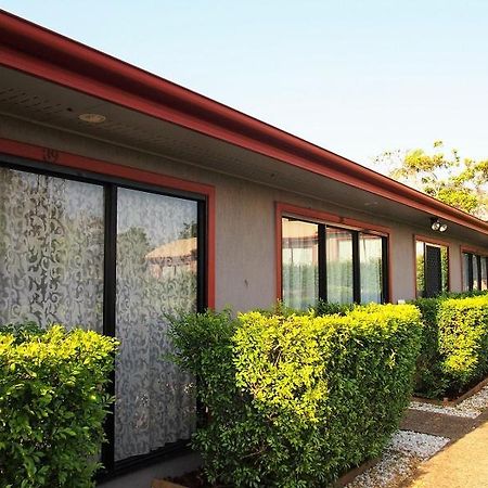 Springwood Motor Inn Bagian luar foto