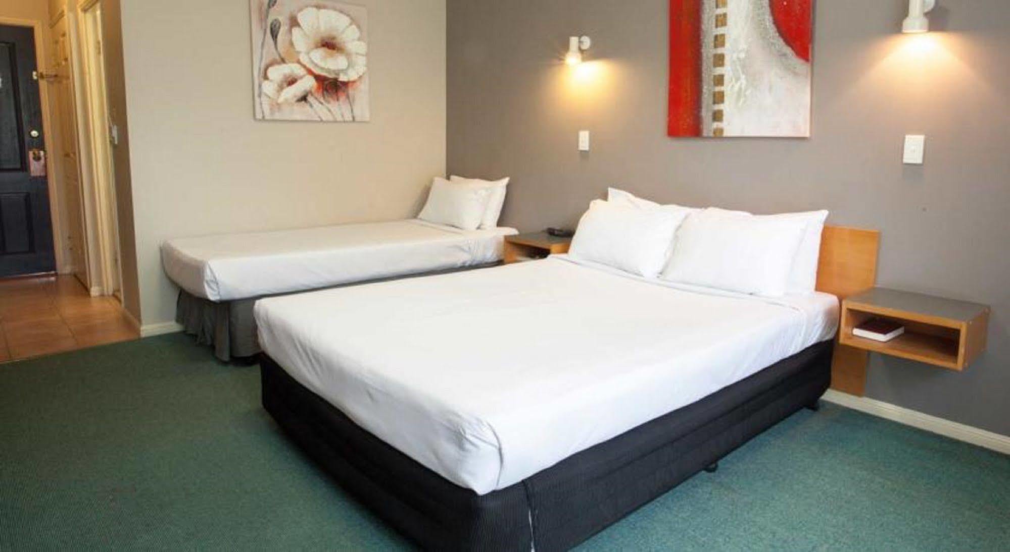 Springwood Motor Inn Bagian luar foto