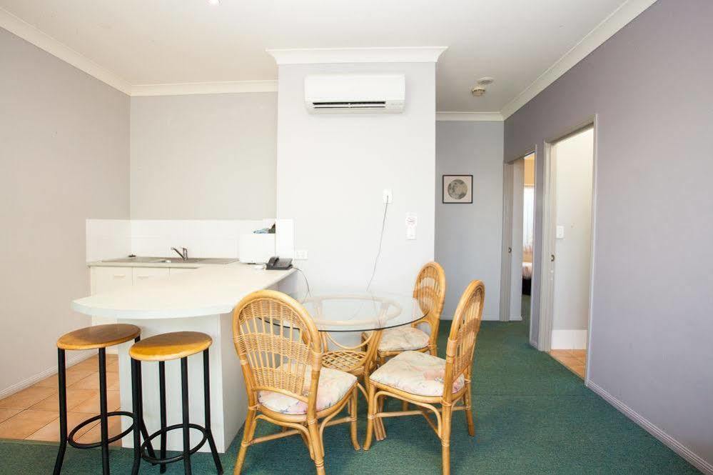 Springwood Motor Inn Bagian luar foto